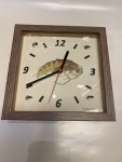 Wanduhr mit Fliegenmuster