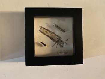 Wanduhr mit Fliegenmuster