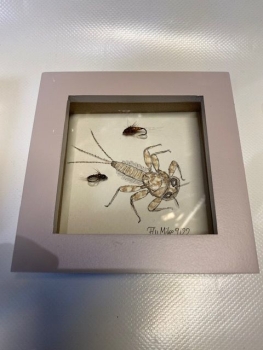 Wanduhr mit Fliegenmuster